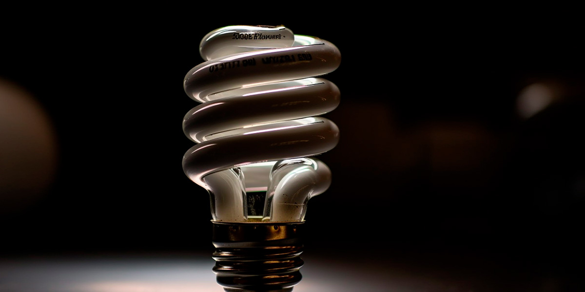 Imagem de uma lampada, representando Energia não renovável e renovável